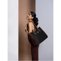 Zouk Jet Black Getaway Shoulder Bag-picture-11