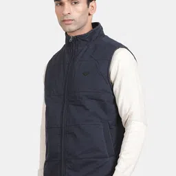 t-base Mock Collar Sleeveless Reversible Padded Jacket image 3
