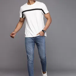 WROGN Men Blue Skinny Fit Light Fade Stretchable Cropped Jeans image 4