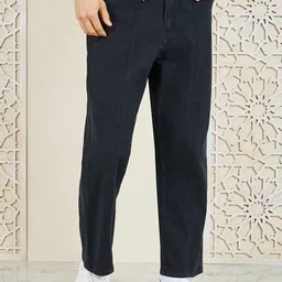 Styli Men Grey Relaxed Fit Mid-Rise Clean Look Stretchable Jeans-picture-28
