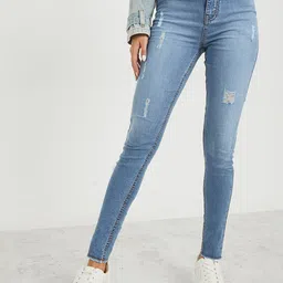 Styli Women Skinny Fit High-Rise Mildly-Distressed Light Fade Cotton Jeans-picture-31