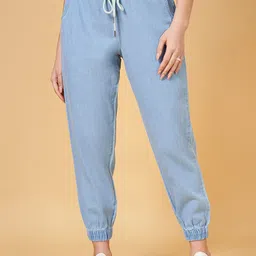 People Women Mildly Distressed Light Fade Jeans-image-66
