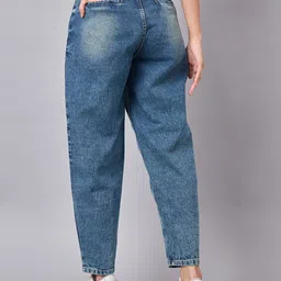 The Roadster Lifestyle Co Women Blue Tapered Fit High-Rise Light Fade Classic Jeans image 4