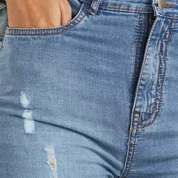 Styli Women Skinny Fit High-Rise Mildly-Distressed Light Fade Cotton Jeans image 4