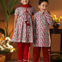 VASTRAMAY Girls Floral Printed V-Neck Pure Cotton Anarkali Kurta with Pyjamas & Dupatta-picture-26