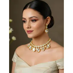 LUCKY JEWELLERY 18k Gold White Kundan Choker Necklace with Pair of Earrings and Mang Tikka image 3