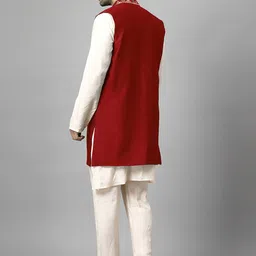 Utsav Fashion Men Ethnic Motifs Yoke Design High Slit Beads and Stones Kurta with Pyjamas image 2