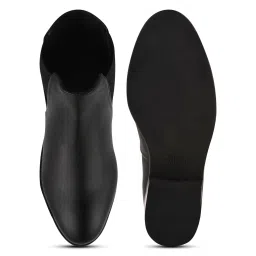 SHUZ TOUCH Black Solid Chelsea Boots image 4