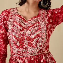 GLAM ROOTS Ethnic Motifs Printed V-Neck Sequinned Cotton Anarkali Kurta image 2