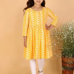 VASTRAMAY Girls Orange Chikankari Cotton Kurta & Leggings-picture-58