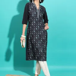 Vishudh Women Black Geometric Flared Sleeves Thread Work Kurta image 1