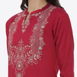 Rangriti Women Magenta Embroidered Thread Work Kurta image 3