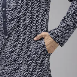 See Designs Men Blue & White Geometric Printed Kurta image 5