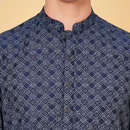 indus route by Pantaloons Men Geometric Thread Work Kurta image 4