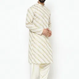 KISAH Geometric Printed Mandarin Collar Kurta image 4