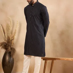 HERE&NOW Men Thread Work Kurta image 5