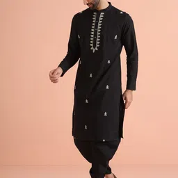 KISAH Ethnic Embroidered Straight Kurta image 2