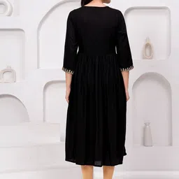 KPF Floral Embroidered V-Neck Thread Work Straight Kurta image 2