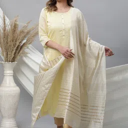 AURELIA Gotta Patti Detailed Round Neck Panelled Kurta image 3