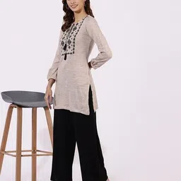 Women Straight Kurti with Embroidered Yoke image 2