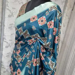 ri-wah Printed Saree with Tassels image 2