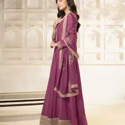 seerat Women Embroidery Kurta Set image 2