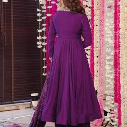 svaraa Women Embellished Anarkali Kurta Set with Dupatta image 2