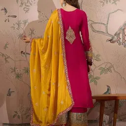 svaraa Women Embroidery Straight Kurta Set image 2