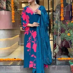 gosriki Women Floral Straight Kurta Set image 2