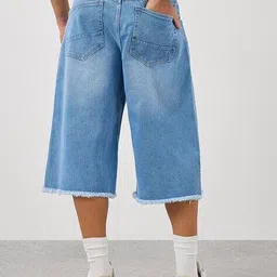 styli Mid Rise Regular Fit 3/4th Shorts image 2