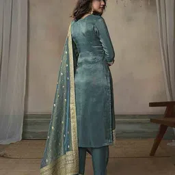 seerat Women Embroidered Straight Kurta Set image 2