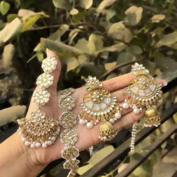 brado jewellery Women Ethnic Mang Tikka With Earrings image 2