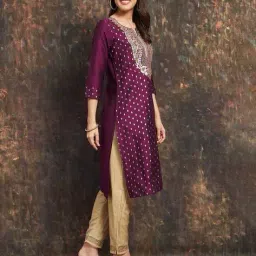 melange by lifestyle Women Embroidered Round-Neck Straight Kurta image 2