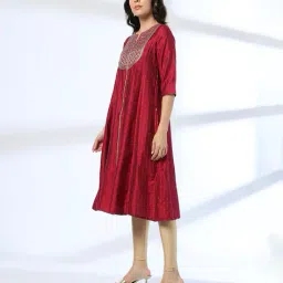 avaasa mix n' match Women Embroidered Flared Kurta image 2