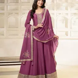 seerat Women Embroidery Kurta Set image 3