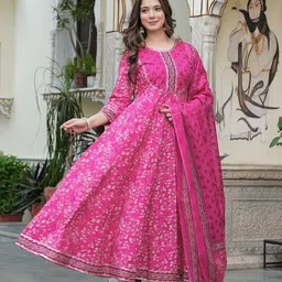 mizaz Women Floral Flared Kurta Set image 3