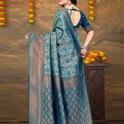 om shantam sarees Women Paisley Woven Saree with Contrast Border image 3