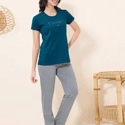 quira Women Printed T-Shirt & Pyjamas Set image 3