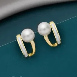 everstylish Women Moonlit Pearl Stud Earrings image 3