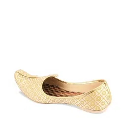 desicolour Slip-On Juttis image 3
