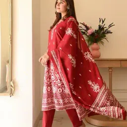 nyrika Women Printed Straight Kurta Set image 3