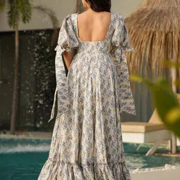 svaraa Women Floral Print Flared Kurta image 3