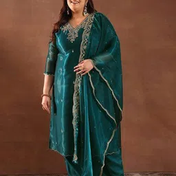 extra love by libas Women Floral Embroidered Kurta Set image 4