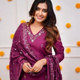 18india Women Embroidery Straight Kurta Set image 4