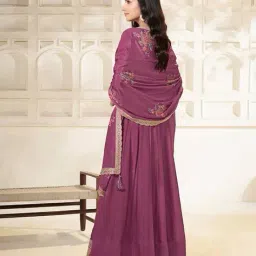 seerat Women Embroidery Kurta Set image 4