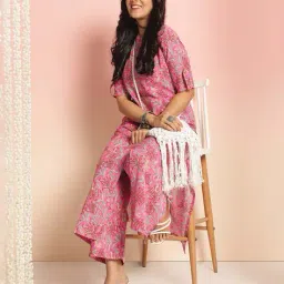 svaraa Women Floral Straight Kurta Set image 4