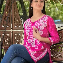 anushansa Women Embroidered Straight No Darts Tunic image 4