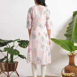 Women Floral Kurta Set image 4