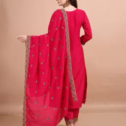 svaraa Women Embroidered Straight Kurta Set image 4