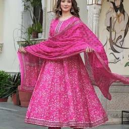 mizaz Women Floral Flared Kurta Set image 4